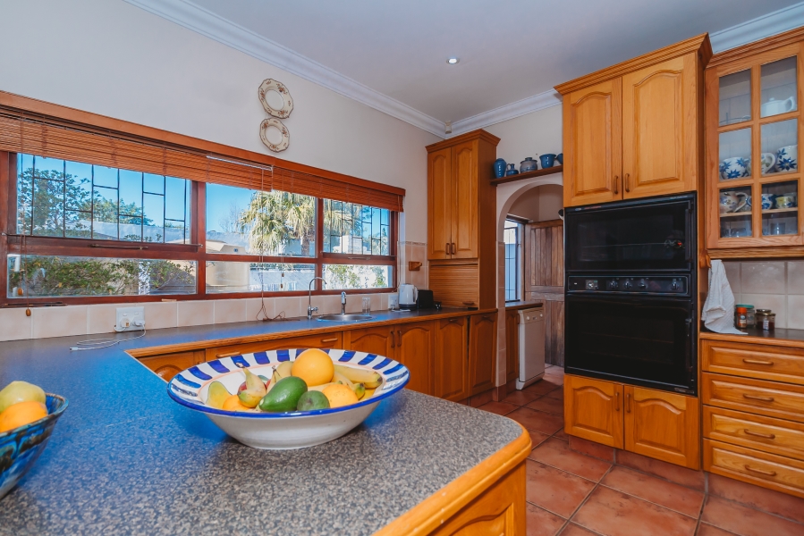 4 Bedroom Property for Sale in Glen Barrie Western Cape